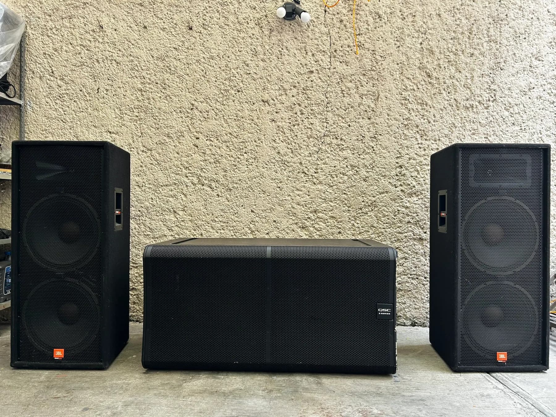 Sistema frontal QSC + JBL - QSC / JBL