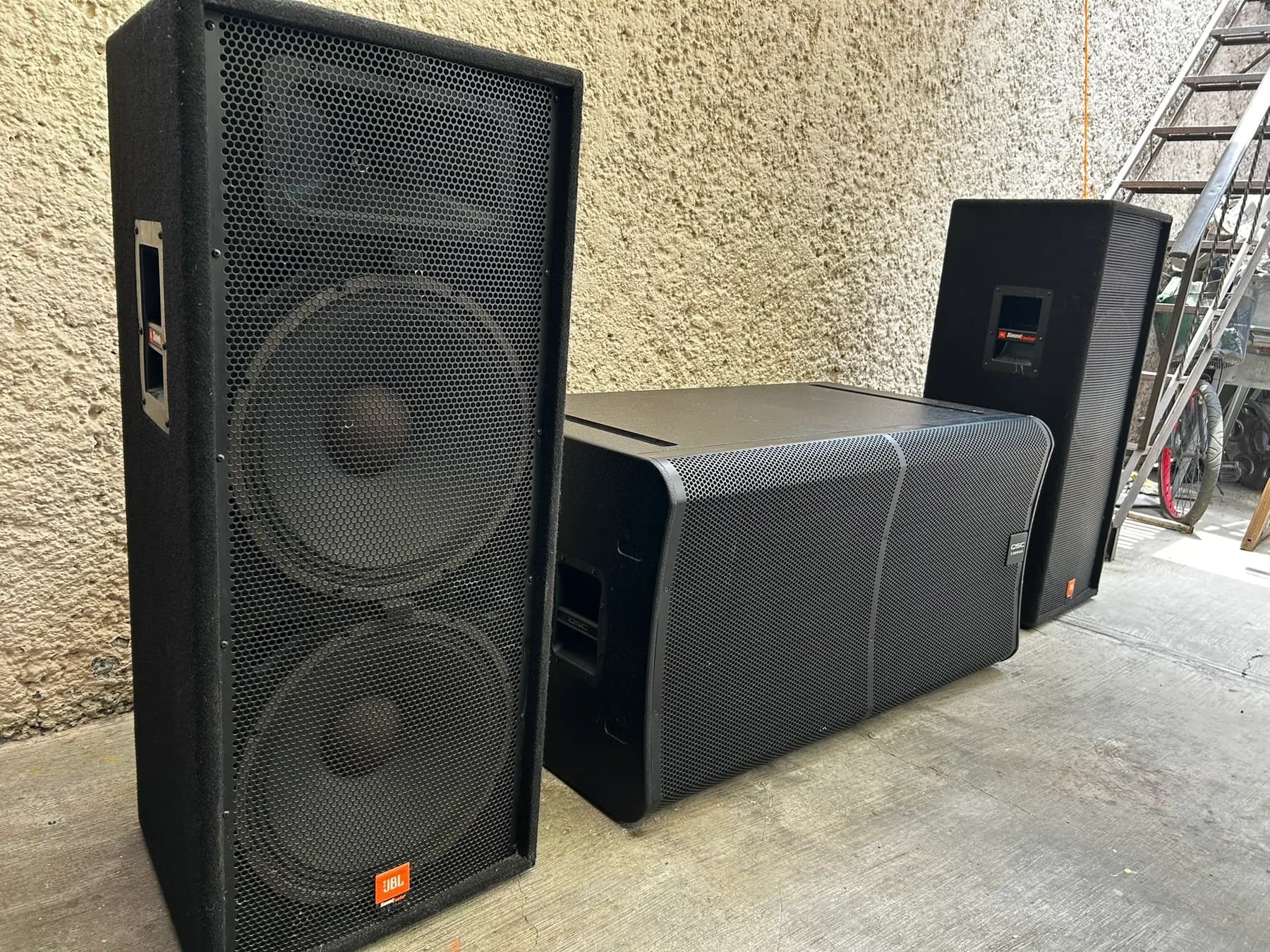 Cabinas JBL con sub QSC - JBL / QSC