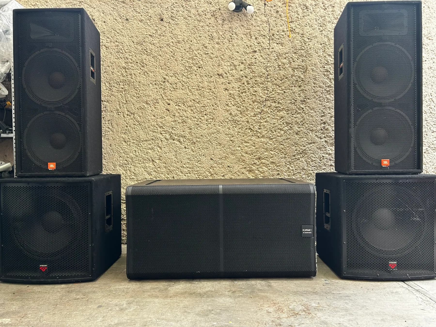 Sistema apilado para pista - QSC / JBL / EV