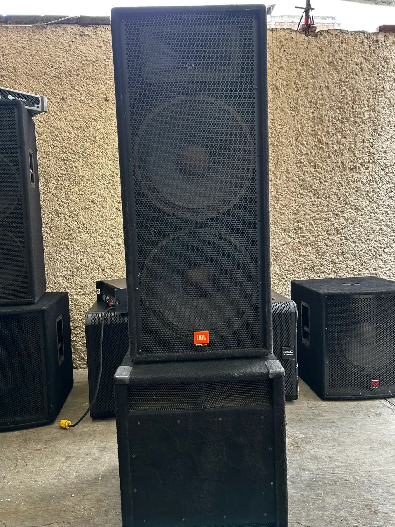 Torre JBL con respaldo EV - JBL / EV