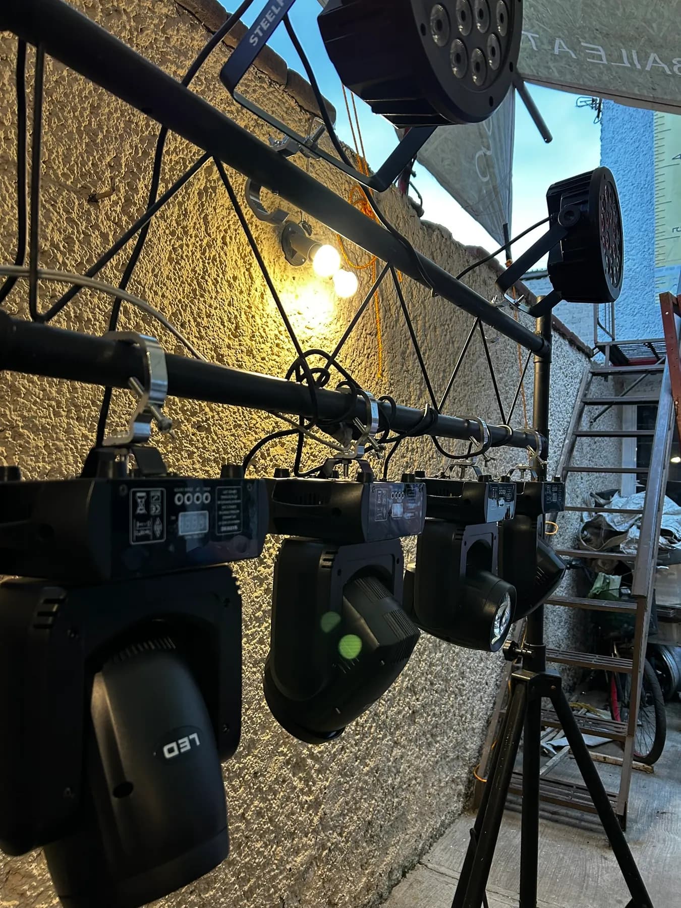 Detalle de montaje de luces - LED / Truss