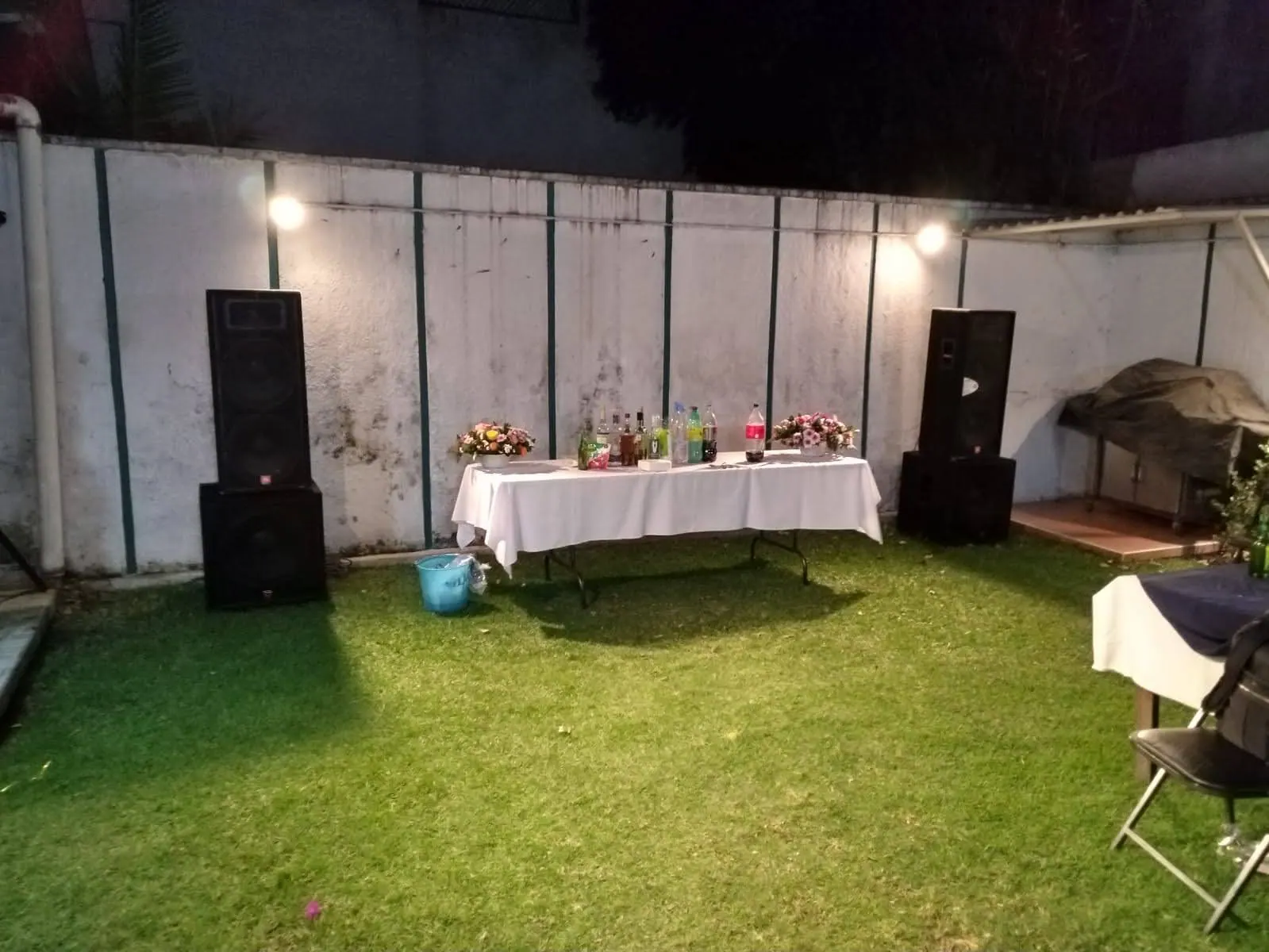 Montaje de audio en jardín