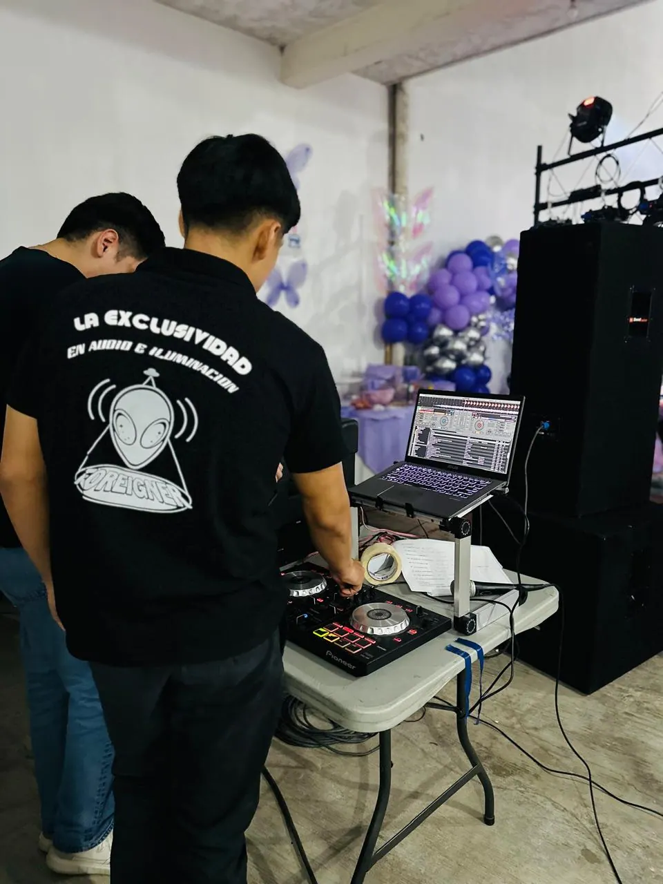 Operación DJ en evento social